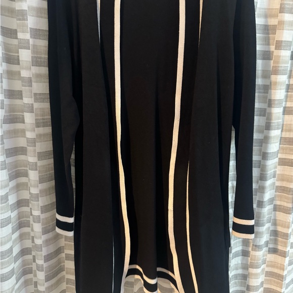 Liz Claiborne Black & Ivory 2-Piece Knit Set Top & Cardigan Size L/XL - Picture 5 of 9